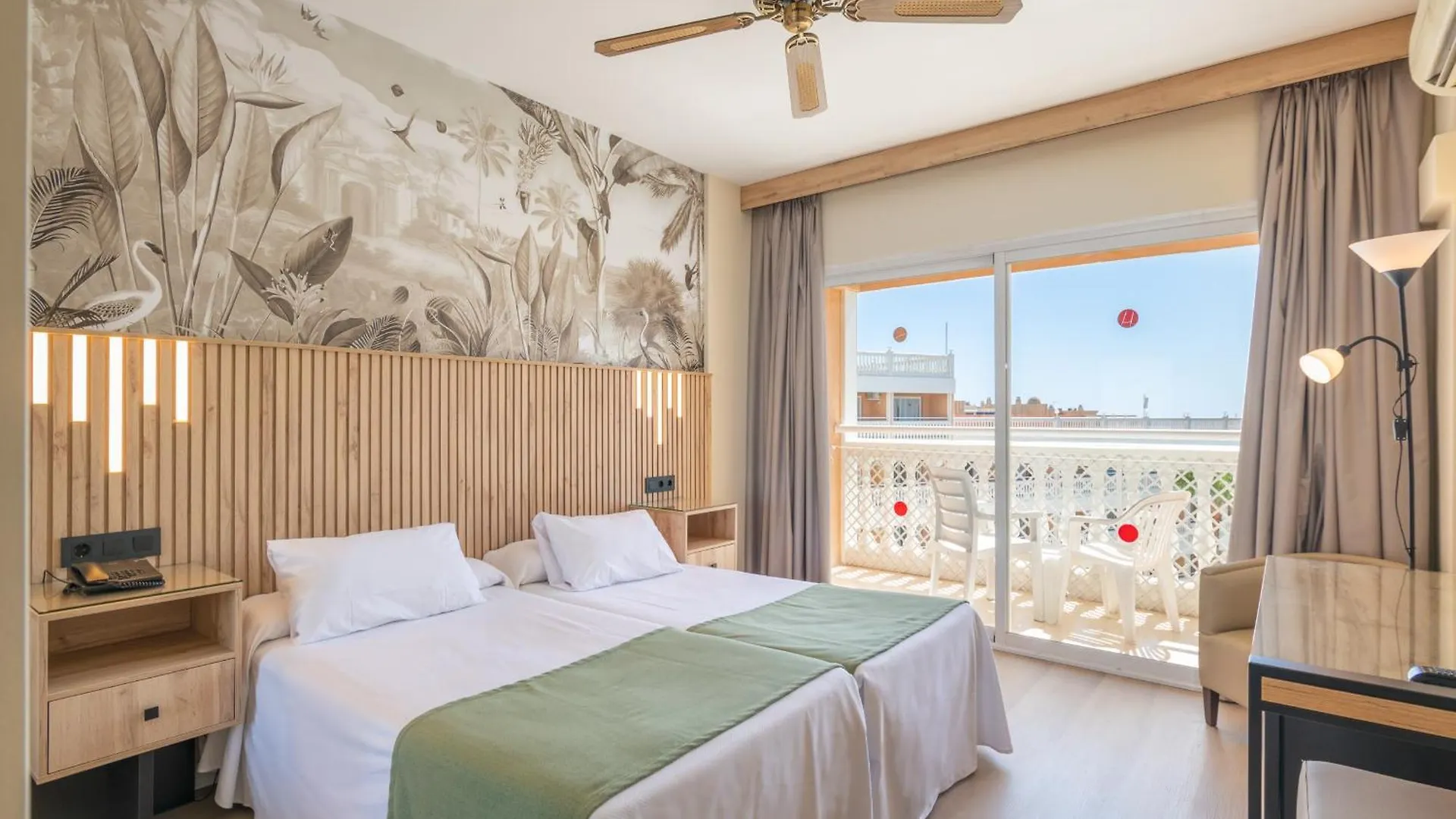 Hotel Parasol By Dorobe Torremolinos 4*,