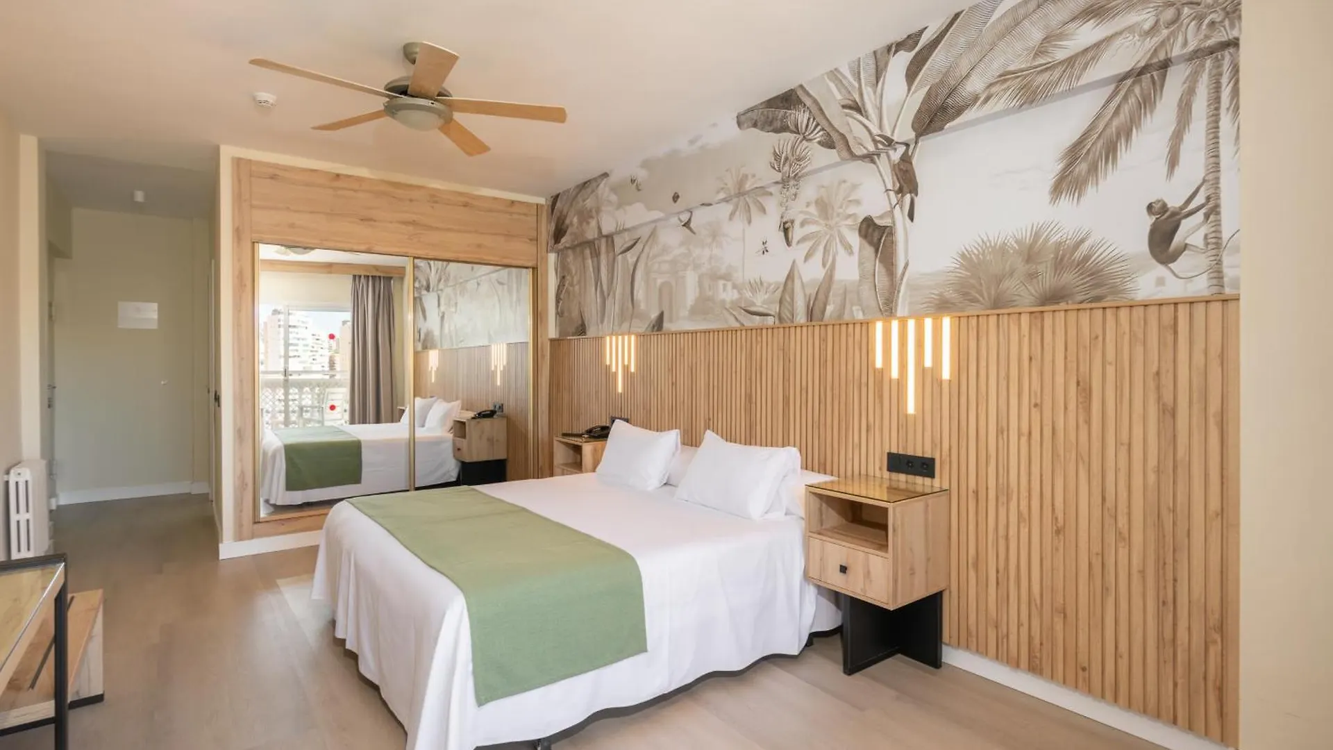 Hotel Parasol By Dorobe Torremolinos